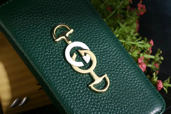 gucci iphone xsケース チェーンストラップ付き