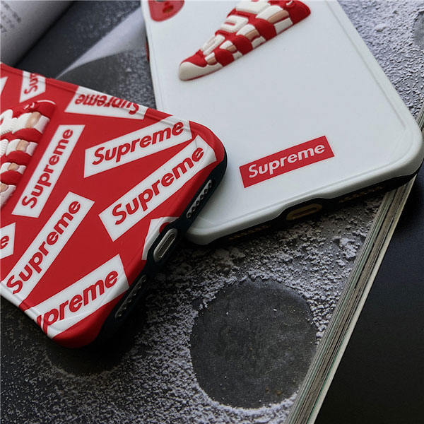 iPhpone13シリコンケース シュプリーム
