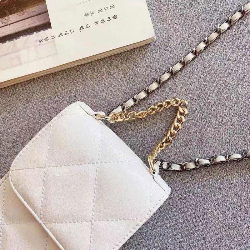シャネル 斜めがけ ミニバッグ かわいい
