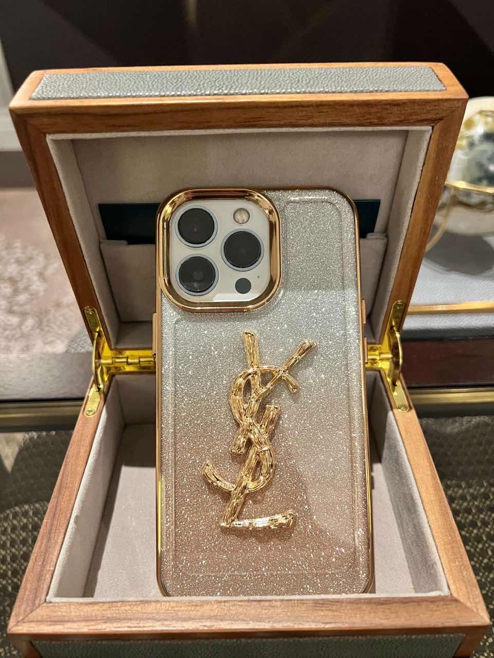 キラキラ サンローランiPhone14ケース